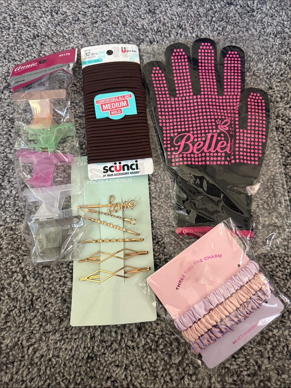 scunci Hair Accessories Bundle with Pink Accent Grip Gloves